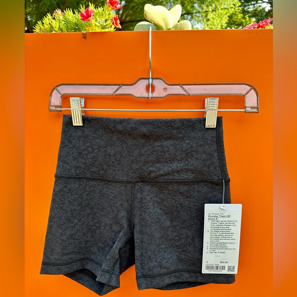 BRAND NEW! Wunder Under Short 4”